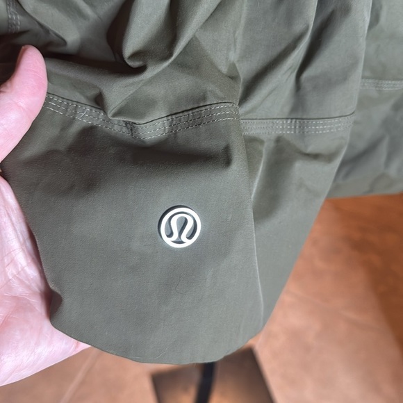 Lululemon Fo Drizzle Jacket Fatigue Green Size 6 - Picture 11 of 16